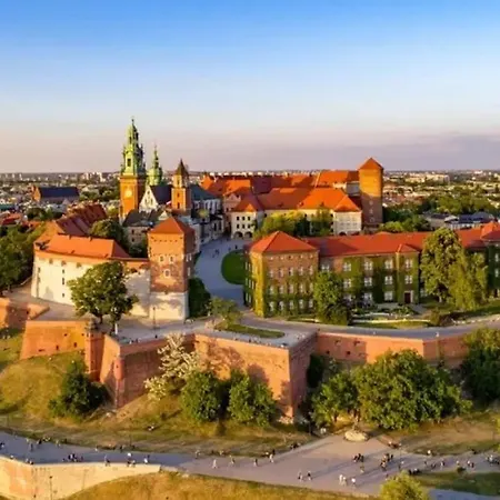 Homestay 8 Min To Castel & Main Square